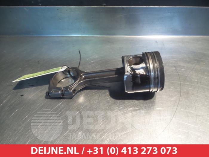 Usagé Piston Nissan Primastar 2.5 dCi 140 16V Prix € 50,00 Règlement à la marge proposé par V.Deijne Jap.Auto-onderdelen BV
