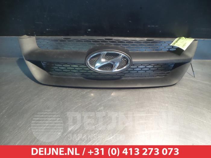 Używane Grill Hyundai Sonata 2.0 CRDI VGT 16V Dynamic Cena na żądanie oferowane przez V.Deijne Jap.Auto-onderdelen BV
