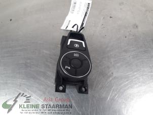 Usados Interruptor de freno de mano Hyundai i40 CW (VFC) 1.7 CRDi 16V Precio de solicitud ofrecido por Kleine Staarman B.V. Autodemontage