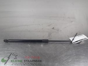 Used Rear gas strut, right Hyundai iX35 (LM) 1.6 GDI 16V Price on request offered by Kleine Staarman B.V. Autodemontage