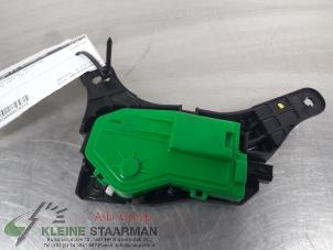 Used Tank flap lock motor Hyundai i30 Wagon (GDHF5) 1.6 GDI Blue 16V Price on request offered by Kleine Staarman B.V. Autodemontage