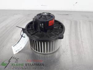 Used Heating and ventilation fan motor Kia Carnival/Grand Carnival 3 2.7 V6 24V Price on request offered by Kleine Staarman B.V. Autodemontage
