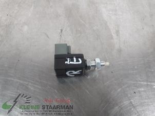 Used Brake light switch Kia Sportage (SL) 2.0 CVVT 16V 4x2 Price on request offered by Kleine Staarman B.V. Autodemontage