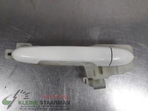 Used Door handle 2-door, right Kia Rio III (UB) 1.2 CVVT 16V Price on request offered by Kleine Staarman B.V. Autodemontage