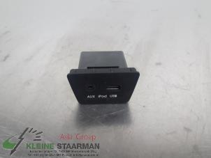 Gebrauchte AUX / USB-Anschluss Hyundai iX35 (LM) 1.6 GDI 16V Preis auf Anfrage angeboten von Kleine Staarman B.V. Autodemontage