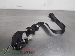 Used Front seatbelt, left Kia Pro cee'd (EDB3) 1.4 CVVT 16V Price on request offered by Kleine Staarman B.V. Autodemontage