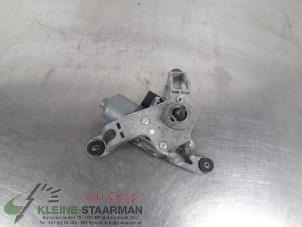Used Front wiper motor Kia Carens IV (RP) 1.6 GDI 16V Price on request offered by Kleine Staarman B.V. Autodemontage