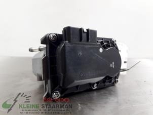 Used Throttle body Honda CR-V (RE) 2.0 16V Price on request offered by Kleine Staarman B.V. Autodemontage