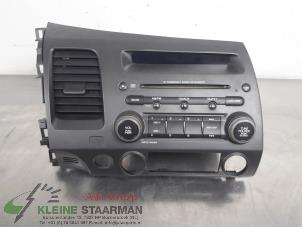 Gebrauchte Radio CD Spieler Honda Civic (FA/FD) 1.3 Hybrid Preis auf Anfrage angeboten von Kleine Staarman B.V. Autodemontage