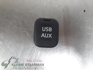 Gebrauchte AUX / USB-Anschluss Mazda CX-5 (KE,GH) 2.0 SkyActiv-G 16V 2WD Preis auf Anfrage angeboten von Kleine Staarman B.V. Autodemontage