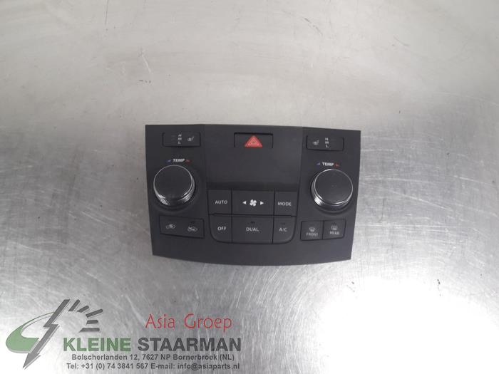Heater control panel from a Suzuki Kizashi (FRE/FRF) 2.4 16V 2014