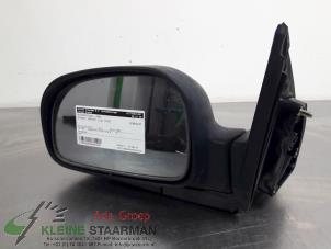 Used Wing mirror, left Hyundai Santa Fe I 2.0 16V 4x2 Price on request offered by Kleine Staarman B.V. Autodemontage