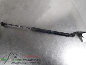 Used Rear gas strut, right Toyota Avensis Wagon (T27) 1.8 16V VVT-i Price on request offered by Kleine Staarman B.V. Autodemontage