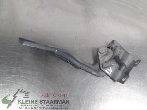 Used Bonnet Hinge Hyundai iX20 (JC) 1.4i 16V Price on request offered by Kleine Staarman B.V. Autodemontage