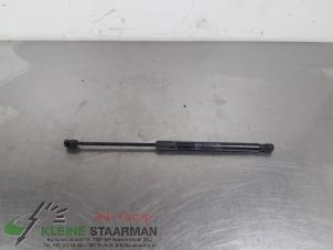 Used Rear gas strut, right Kia Cee'd Sportswagon (JDC5) 1.6 GDI 16V Price on request offered by Kleine Staarman B.V. Autodemontage