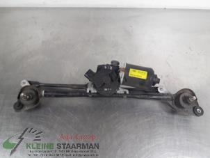 Used Front wiper motor Hyundai Accent 1.4i 16V Price on request offered by Kleine Staarman B.V. Autodemontage