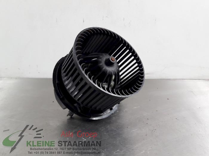 Heating and ventilation fan motor from a Nissan Note (E11) 1.6 16V 2009