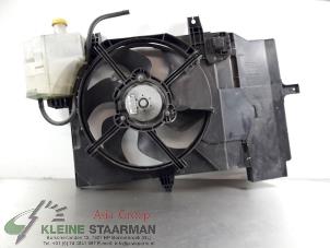 Usagé Boîtier ventilateur Nissan Note (E11) 1.6 16V Prix € 40,00 Règlement à la marge proposé par Kleine Staarman B.V. Autodemontage