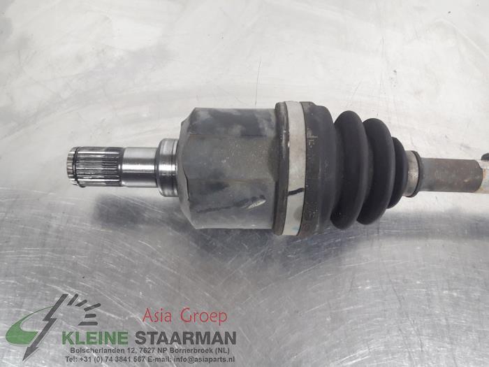 Front drive shaft, left from a Kia Magentis (GE) 2.0 CVVT 16V 2007
