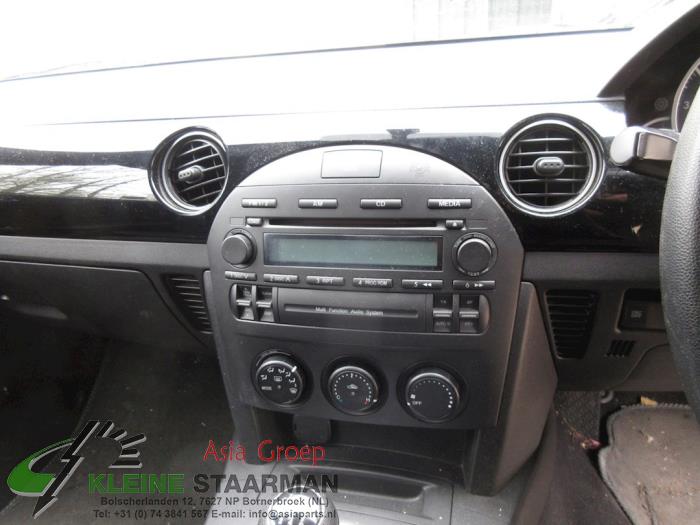 Radioodtwarzacz CD z Mazda MX-5 (NC18/1A) 2.0i 16V 2006