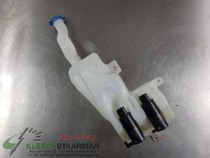 Used Front windscreen washer reservoir Suzuki SX4 (EY/GY) 1.6 16V 4x2 Price € 42,35 Inclusive VAT offered by Kleine Staarman B.V. Autodemontage