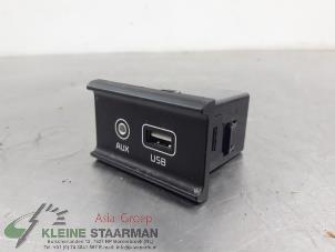 Gebrauchte AUX / USB-Anschluss Kia Sportage (QL) 1.6 T-GDI 177 16V 4x4 Preis auf Anfrage angeboten von Kleine Staarman B.V. Autodemontage