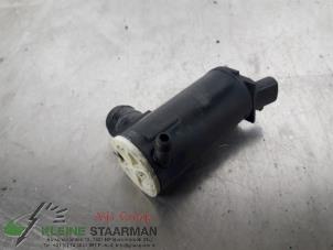 Used Rear screen washer pump Hyundai iX35 (LM) 1.6 GDI 16V Price on request offered by Kleine Staarman B.V. Autodemontage