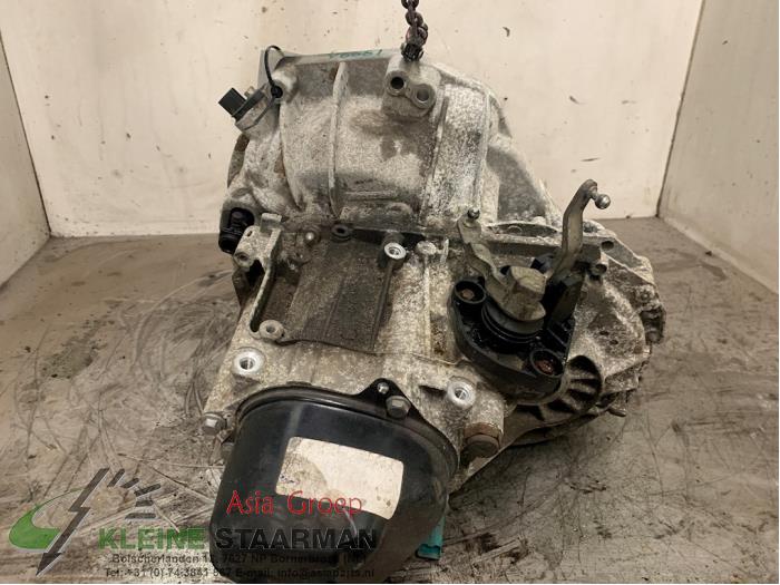 Gearbox from a Nissan Note (E11) 1.4 16V 2010
