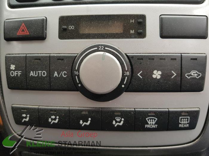 Toyota Avensis Verso 01- Heater control panels stock