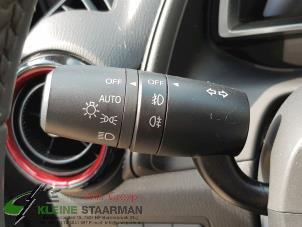 Usados Interruptor de indicador de dirección Mazda CX-3 2.0 SkyActiv-G 120 2WD Precio de solicitud ofrecido por Kleine Staarman B.V. Autodemontage