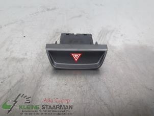 Używane Przelacznik swiatel awaryjnych Kia Sportage (SL) 1.7 CRDi 16V 4x2 Cena na żądanie oferowane przez Kleine Staarman B.V. Autodemontage