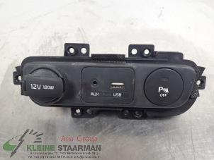 Gebrauchte AUX / USB-Anschluss Kia Sportage (SL) 1.7 CRDi 16V 4x2 Preis auf Anfrage angeboten von Kleine Staarman B.V. Autodemontage