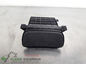 Used Front ashtray Kia Carens III (FG) 2.0i CVVT 16V Price on request offered by Kleine Staarman B.V. Autodemontage