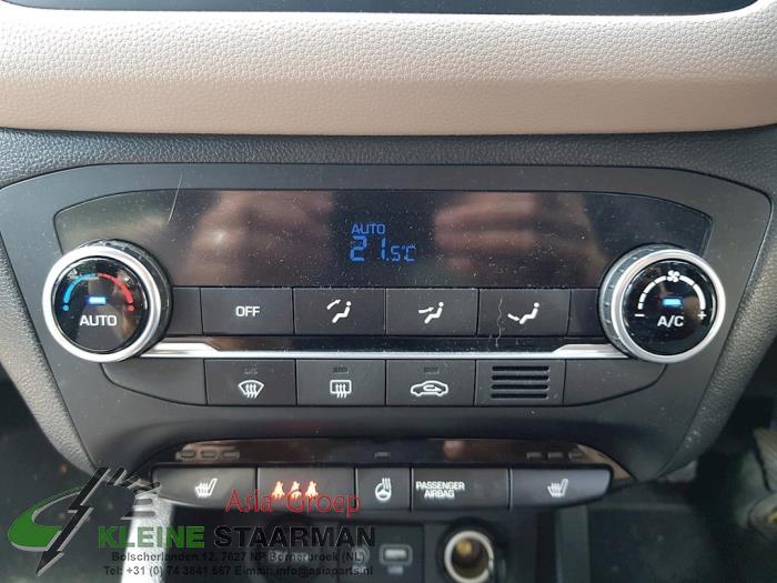 Panel de control de calefacción de un Hyundai i20 (GBB) 1.4i 16V 2016