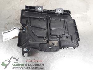 Used Battery box Hyundai i30 (PDEB5/PDEBB/PDEBD/PDEBE) 1.4 T-GDI 16V Price on request offered by Kleine Staarman B.V. Autodemontage