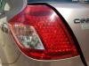 Feu arrière gauche d'un Kia Cee'd (EDB5), 2006 / 2012 1.6 CVVT 16V Autom., Berline avec hayon arrière, 4 portes, Essence, 1.596cc, 92kW (125pk), FWD, G4FC4, 2009-09 / 2012-12, EDB5PF 2010