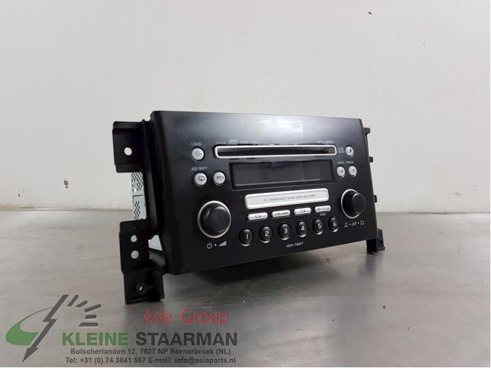 Radio CD player from a Suzuki Grand Vitara II (JT) 1.6 16V 2011