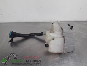 Usagé Réservoir lave-glace avant Nissan 350 Z (Z33) 3.5 V6 24V Prix sur demande proposé par Kleine Staarman B.V. Autodemontage
