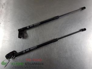 Used Set of tailgate gas struts Kia Rio IV (YB) 1.4 MPI Autom. 16V Price on request offered by Kleine Staarman B.V. Autodemontage