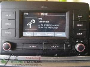 Used Radio Kia Rio IV (YB) 1.4 MPI Autom. 16V Price on request offered by Kleine Staarman B.V. Autodemontage
