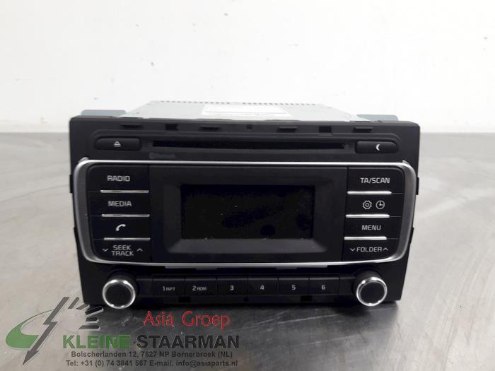 Radio CD player from a Kia Rio III (UB) 1.2 CVVT 16V 2016