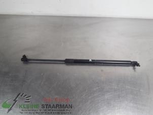 Used Rear gas strut, right Honda Civic (FK6/7/8/9) 1.5i Turbo 16V Price on request offered by Kleine Staarman B.V. Autodemontage