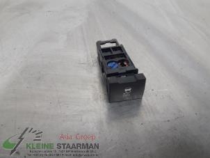 Używane Przelacznik ESP Hyundai iX20 (JC) 1.6i 16V Cena na żądanie oferowane przez Kleine Staarman B.V. Autodemontage