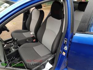 Usados Asiento izquierda Toyota Yaris III (P13) 1.5 16V Dual VVT-iE Precio € 150,00 Norma de margen ofrecido por Kleine Staarman B.V. Autodemontage