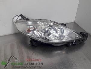 Used Headlight, right Mazda 5 (CR19) 1.8i 16V Price on request offered by Kleine Staarman B.V. Autodemontage