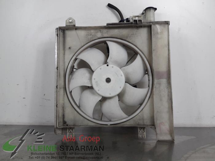 Cooling fan housing from a Toyota Aygo (B10) 1.0 12V VVT-i 2007