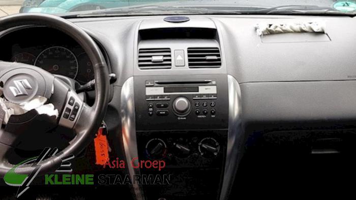Radio/Lecteur CD d'un Suzuki SX4 (EY/GY) 1.6 16V VVT Comfort,Exclusive Autom. 2009