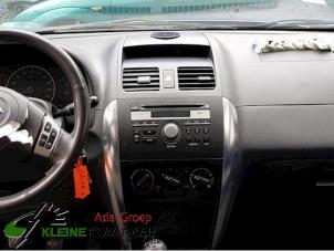 Usagé Radio/Lecteur CD Suzuki SX4 (EY/GY) 1.6 16V VVT Comfort,Exclusive Autom. Prix sur demande proposé par Kleine Staarman B.V. Autodemontage