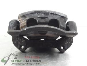 Used Front brake calliper, right Hyundai Santa Fe II (CM) 2.7 V6 24V 4x2 Price on request offered by Kleine Staarman B.V. Autodemontage