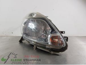 Używane Reflektor prawy Daihatsu Sirion 2 (M3) 1.0 12V DVVT Cena na żądanie oferowane przez Kleine Staarman B.V. Autodemontage